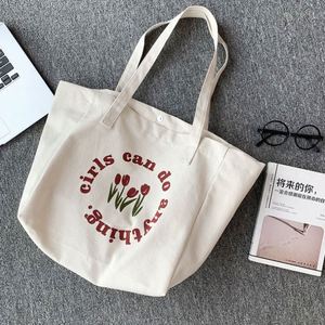 Sac à bandoulière en toile motif tulipe mignon, sac fourre-tout en coton réutilisable pour étudiants, décontracté et simple, avec logo personnalisé imprimé - Product Image 5