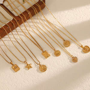 Collar con colgante de acero inoxidable con dije de corazón y estrella, cadena de clavícula en tono dorado para regalo, joyería de moda. - Product Image 1