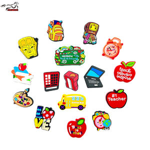 Mustang nueva llegada al por mayor PVC personalizado escuela maestro estudiante PVC suave goma <span class=keywords><strong>zuecos</strong></span> encanto hebilla accesorios Decoración - Product Image 1