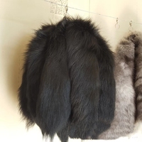 Vente en gros de queue de renard en fourrure de cristal moelleuse de 45 cm, queue de renard en fourrure véritable pour adulte, à des fins décoratives