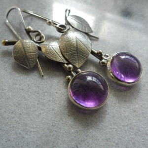 Orecchini vintage bohémien con foglie di ciliegio viola, regali per feste da donna - Product Image 5