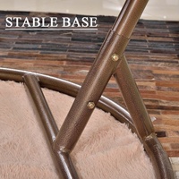 Fauteuil suspendu de patio en rotin plastique avec structure en fer de style européen moderne pour hôtels, complexes hôteliers, villas, jardins et usage extérieur