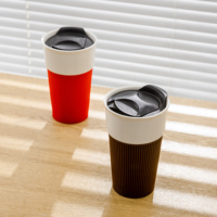 Tasses à eau de voyage réutilisables FENN, pratiques et sans poignée, avec logo personnalisé, en céramique, avec couvercle et manchon en silicone