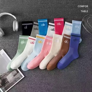 Chaussettes de sport de <span class=keywords><strong>luxe</strong></span> AL Yoga, absorbantes et respirantes, mi-hautes et hautes, <span class=keywords><strong>pour</strong></span> hommes et femmes, de marque de <span class=keywords><strong>luxe</strong></span>, colorées - Product Image 5