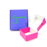 Boîte en carton ondulé imprimée en couleur, durable et recyclable, avec fermeture à rabat, pour l'expédition de produits