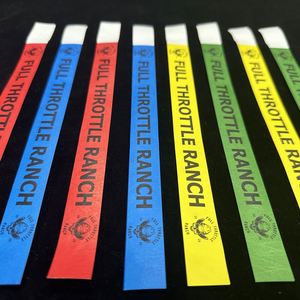 Bracelet Tyvek OEM personnalisé avec logo, en papier synthétique, étanche, résistant aux UV et aux déchirures, avec code-barres et numéro de série pour - Product Image 4