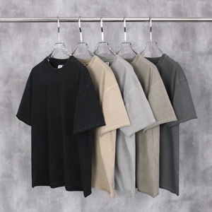 เสื้อยืดสตรีทแวร์ผู้ชายทรงโอเวอร์ไซส์ ผ้าเจอร์ซีย์คอตตอน 100% หนัก 275 กรัม สไตล์วินเทจ ล้างแบบบาติก ให้สัมผัสนุ่มแห้งสบาย รับผลิตแบบ OEM และติดฉลากส่วนตัว - Product Image 3