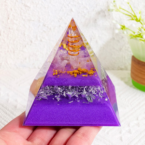 Vente en gros d'objets artisanaux en cristal, copeaux de cristal, ornement en pyramide en résine, cadeau pour le <span class=keywords><strong>yoga</strong></span> <span class=keywords><strong>et</strong></span> la méditation, guérison Reiki, décoration intérieure - Product Image 6