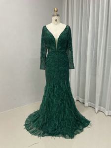 Gaun Malam Elegan Hitam Lengan Panjang MC20016-<span class=keywords><strong>2</strong></span>, Gaun Prom Mermaid Mewah Berhias Bulu, Gaun Pesta Formal Berhias Manik-Manik dengan Kerah V untuk Wanita - Product Image 5