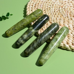 Varita de masaje de jade de cristal hecha a mano de 12 cm al por mayor masajeador facial de textura y color perfecto para curación corporal - Product Image 2