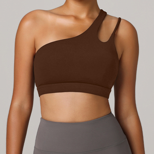 Sujetador deportivo de yoga con un solo tirante inclinado, tela suave, diseño cómodo en la espalda y tirantes irregulares para hacer ejercicio. - Product Image 4