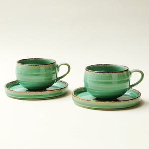 Juego de taza y platillo de cerámica verde esmeralda estilo Wabi Sabi con asa redonda para té de la tarde - Product Image 4