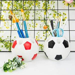 Porte-stylos en plastique écologique en forme de ballon de football, pot à crayons pour la promotion de la marque d'entreprise, organisateur de bureau - Product Image 6
