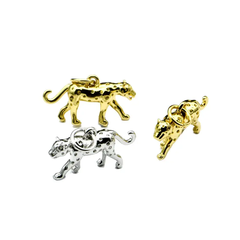 Yüksek kaliteli gerçekçi Mini boyutu 9x18mm bakır Cheetah leopar hayvan şekli altın gümüş kaplama pirinç Charms kolye
