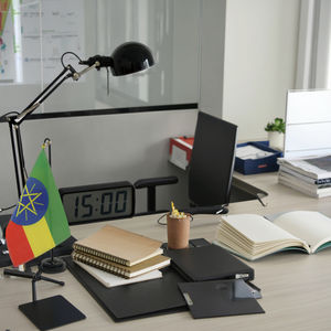 Gran oferta de fábrica, Bandera de mesa de Etiopía, 14x21cm, marca STOTER, seguro, uso, Material de poliéster, Base ABS de plástico, más asta de bandera - Product Image 4