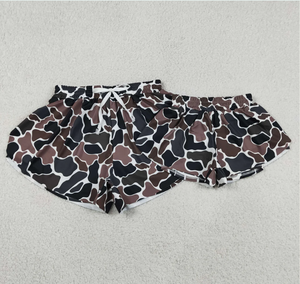 กางเกงขาสั้นลายพรางใต้ท้องฟ้าสำหรับโยคะ Mama and Me รุ่น Active Ruffle - Product Image 2
