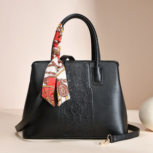 Bolsos cruzados de cuero de última moda, hermosos y modernos bolsos de cuero PU para mujer, bolsos y carteras de lujo para mujer - Product Image 1