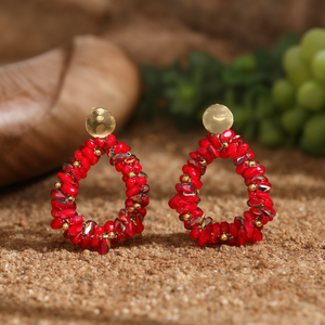 Pendientes de Aro con Cuentas Rojas PND202404-1376, Chapados en Oro PVD, Acero Inoxidable 316L, Joyería de Moda Sostenible y Resistente - Product Image 3