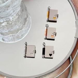 Colgantes y dijes de moda de acero inoxidable 316L chapados en oro PVD de 14K y 18K personalizados DIY, dije de libro para pulsera para la fabricación de joyas - Product Image 2