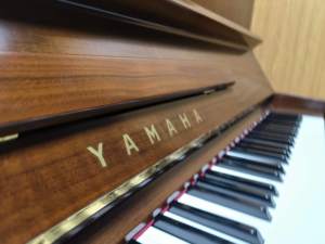 Piano Vertical Yamaha U5 Marrón para Músicos Profesionales, Piano Japonés de Segunda Mano, Madera Sólida, 88 Teclas, U1 U2 U3 U4 U5 - Product Image 6