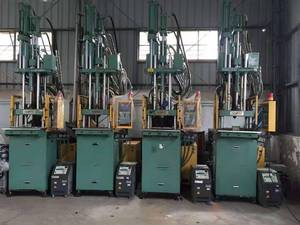 Macchina per Stampaggio a Iniezione Verticale Usata da 35t e 45t - Product Image 2