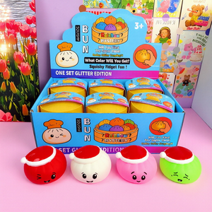Juguete Antiestrés Squishy Dumplings con Gorro Navideño, de TPE y Madera, Marca YiSi, Regalo Unisex para Niños y Adultos - Product Image 1