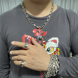 Collier pendentif flamme en acier inoxydable pour homme, design géométrique rétro punk, sertissage clos de pierre précieuse noire 120143 - Product Image 4