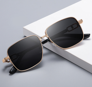 Gafas de Sol Metálicas de Montura Completa Polarizadas Verdes para Hombre con Protección UV, Visión Nocturna y Cambio de Color para Pesca y Conducción - Product Image 1