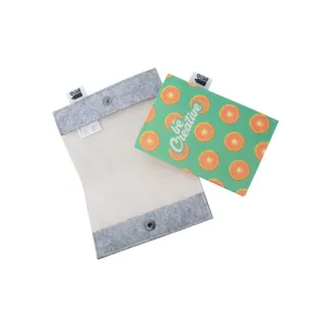 Porta pasaportes de fieltro reciclado, gadgets sostenibles - Product Image 1