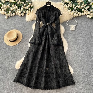Robe de soirée de luxe à broderies lourdes et ajourées, manches cloche, pour banquets formels - Product Image 3