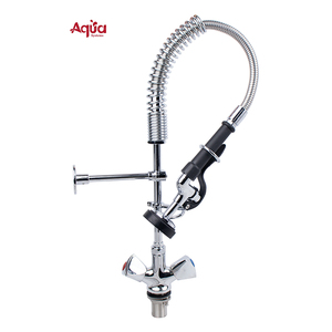 Grifo Comercial de Doble Manija Cromado para Precalentamiento de Agua, Montado en Cubierta, con Rociador Extraíble para Fregadero de Cocina, Ideal para Restaurantes y Servicios de Catering - Product Image 1