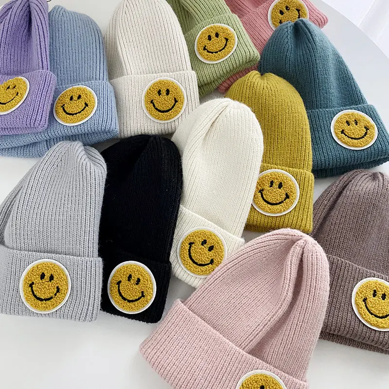 2022 logo d'usine personnalisé chaud populaire mode automne hiver sourire rire visage étiquette bonnet