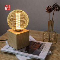 Lampe de table à base de bois nordique LED lampe de bureau minimaliste Cube lampe de nuit en bois lampe de lecture