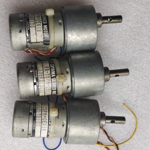 มอเตอร์เกียร์ SAYAMA รุ่น RB-35PM-OEK19 DC 24V แบบติดตั้งบนขา แกนแบบ D-Cut ผลิตในญี่ปุ่น - Product Image 1