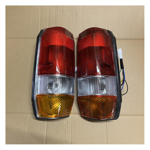 Luces traseras y luces de freno originales para los modelos Toyota Land Cruiser LC76 y FJ76 de 2007-2023. - Product Image 1