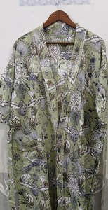 Kimono largo de algodón índigo con estampado floral indio para mujer, hecho a mano, con cierre de cordón, para usar como bata de baño. - Product Image 5