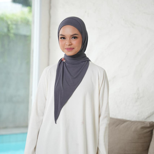 Hiyab Instantáneo Versátil con Correas Internas Ajustables para Comodidad en Cualquier Clima - Product Image 1