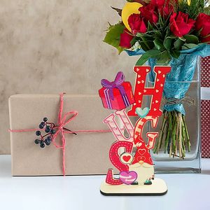 Decoraciones para fiestas temáticas del Día de San Valentín, tarjeta de felicitación creativa con elementos de gnomo y corazón, adorno de escritorio de madera - Product Image 3