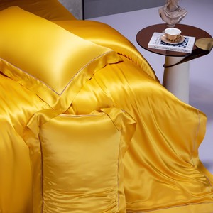 Juego <span class=keywords><strong>de</strong></span> Ropa <span class=keywords><strong>de</strong></span> Cama <span class=keywords><strong>de</strong></span> Lujo Amarillo, Funda <span class=keywords><strong>de</strong></span> Edredón Hueca Lisa <span class=keywords><strong>de</strong></span> Seda <span class=keywords><strong>de</strong></span> Morera 100% Transpirable, Venta al Por Mayor Personalizada - Product Image 4