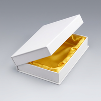 Boîte cadeau de luxe faite à la main avec logo personnalisé, boîte d'emballage en carton rigide blanc mat de 2 mm avec fermeture magnétique et doublure en satin