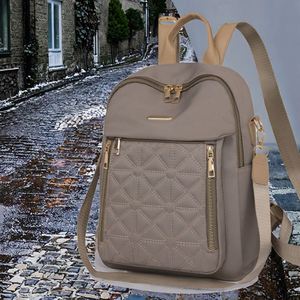 Mochila escolar multifuncional de poliéster Oxford con cierre de cremallera y diseño geométrico estilo bandolera para mujer. - Product Image 3