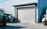 Porte de garage à enroulement isolée sur mesure en tôle d'acier colorée avec âme en mousse de polyuréthane