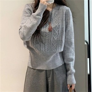 Un nuovo maglione coreano a collo tondo e maniche lunghe intrecciate per donna, autunnale e invernale, dallo stile rilassato e alla moda. - Product Image 1