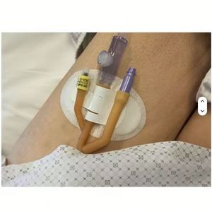 Kit de premiers secours léger et imperméable pour la randonnée, le camping et les situations d'urgence en extérieur, avec ruban adhésif personnalisé - Product Image 1