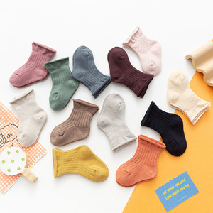 <span class=keywords><strong>Chaussettes</strong></span> pour bébé d'hiver à blocs de couleur en coton biologique antidérapant pour garçon et fille <span class=keywords><strong>Chaussettes</strong></span> rétro antidérapantes en tricot pour bébé - Product Image 2