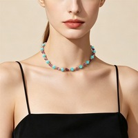 Bracelet ras-de-cou bohème pour femme avec perles d'eau douce, perles de pierre naturelle d'améthyste de forme libre et chaîne dorée inaltérable pour soirée