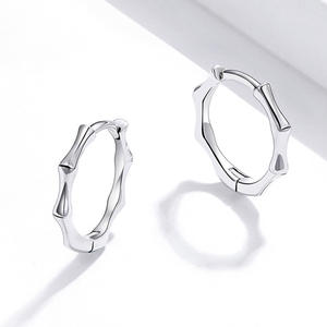 Pendientes de Aro Geométricos en Oro Blanco, Plata 925, Diseño Minimalista, Unisex, Uso Diario, Joyería Fina - Product Image 3