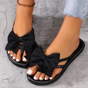Nouvelles <span class=keywords><strong>tongs</strong></span> d'été 2026 pour femmes européennes et américaines, grande taille 43, tendance mode, ouvertes pour la plage, avec nœud décoratif - Product Image 4