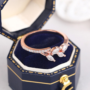 Bague élégante en forme de feuille pour femme, bijou de doigt minimaliste pour un style quotidien - Product Image 4