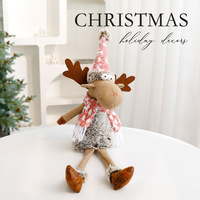 Figurine en peluche de renne rustique de Noël, longue jambe, avec chapeau et écharpe tricotés roses, décoration festive de Noël pour la maison et la table